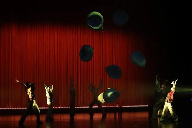 爱丁堡让世界看到中国当代年轻人的朝气蓬勃AG真人上海原创街舞剧场《借东风》登陆(图4)